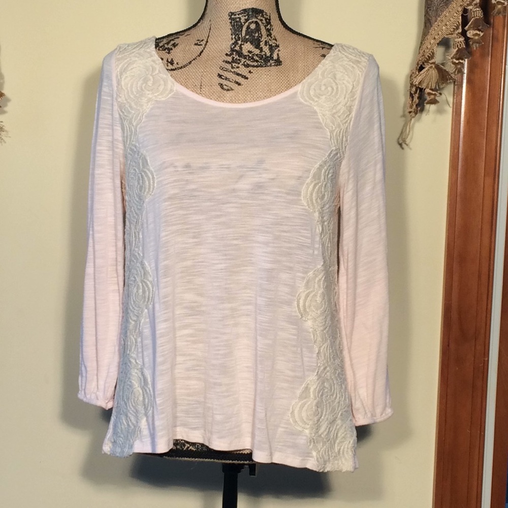 AEO L Ladies top. Blush colored.